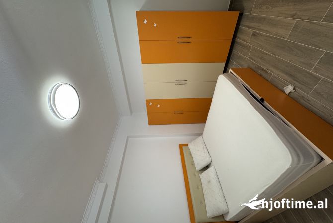 Shtepi me qera Apartament ne Tirane, 2+1, Mobilimi E mobiluar, Pagesa 90,000  Leke.