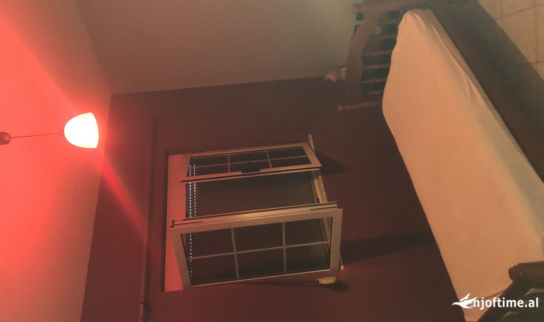 Shtepi ne shitje Apartament ne Tirane, 1+1, Mobilimi E mobiluar, Pagesa 68,000  Euro.