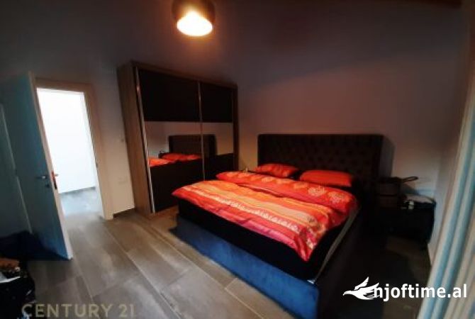 Shtepi ne shitje Vila Luksoze ne Tirane, 2+1, Mobilimi E mobiluar, Pagesa 420,000  Euro.