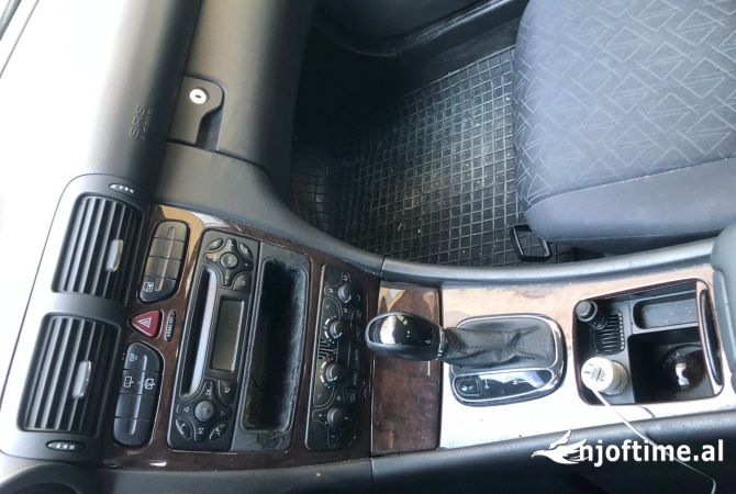 Makina ne shitje ne Tirane - 3,200 Euro