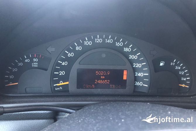 Makina ne shitje ne Tirane - 3,200 Euro