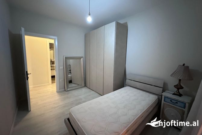 Shtepi me qera Apartament ne Tirane, 2+1, Mobilimi E mobiluar, Pagesa 700  Euro.