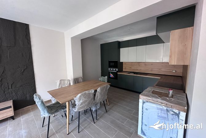 Shtepi me qera 2+1 ne Tirane - 650 Euro