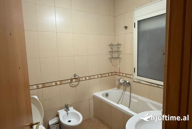 Shtepi me qera Apartament ne Tirane, 2+1, Mobilimi E mobiluar, Pagesa 500  Euro.