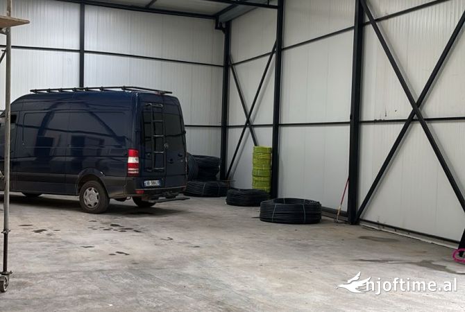 Ambient biznesi me qera 4+1 ne Tirane - 60,000 Leke