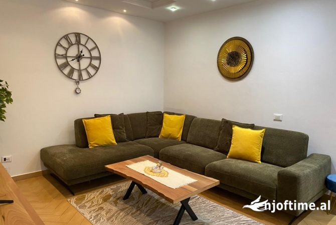 Shtepi me qera Apartament ne Tirane, 2+1, Mobilimi Pjeserisht e mobiluar, Pagesa 850  Euro.