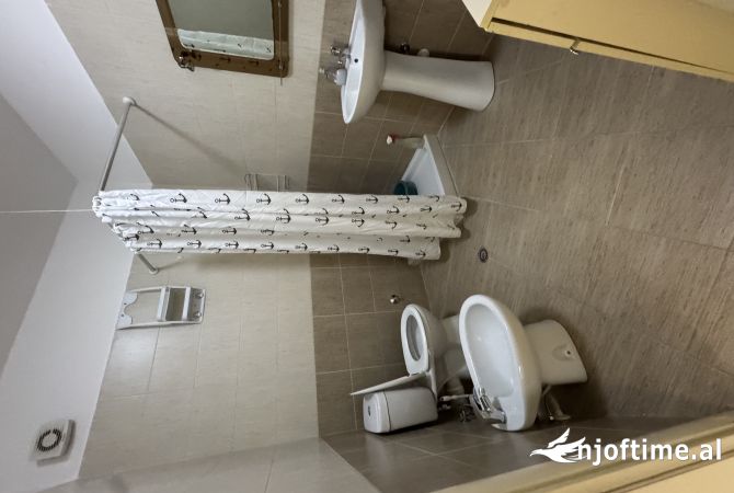 Shtepi ne shitje Apartament ne Tirane, 2+1, Mobilimi E mobiluar, Pagesa 135,000  Euro.
