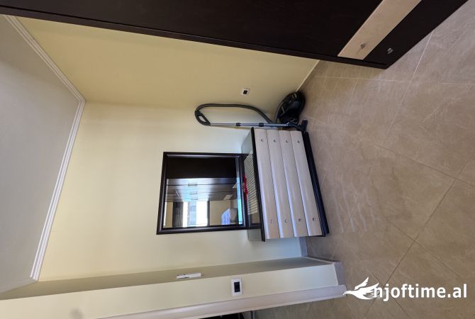 Shtepi ne shitje Apartament ne Tirane, 2+1, Mobilimi E mobiluar, Pagesa 135,000  Euro.