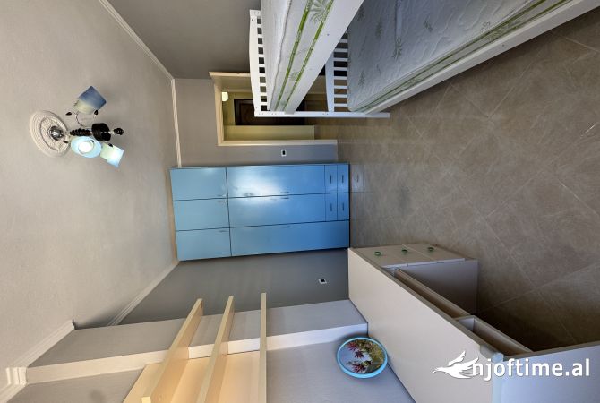 Shtepi ne shitje Apartament ne Tirane, 2+1, Mobilimi E mobiluar, Pagesa 135,000  Euro.