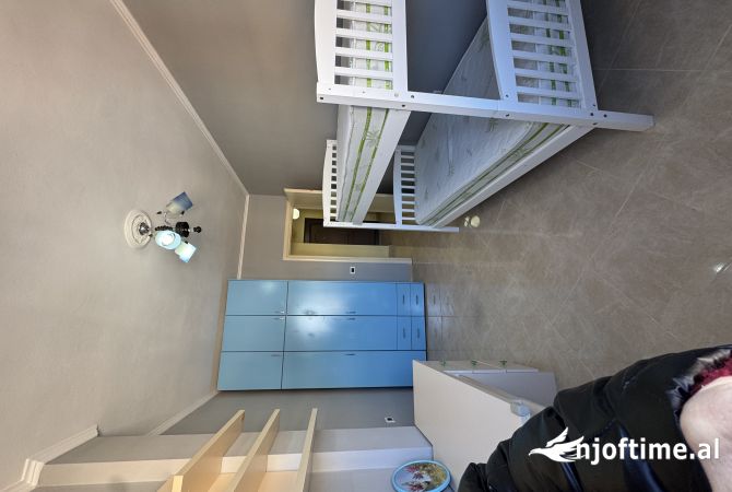 Shtepi ne shitje Apartament ne Tirane, 2+1, Mobilimi E mobiluar, Pagesa 135,000  Euro.