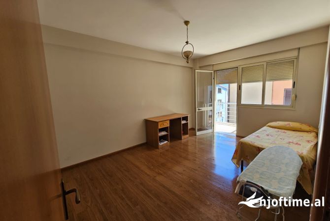 Shtepi me qera 2+1 ne Tirane - 500 Euro
