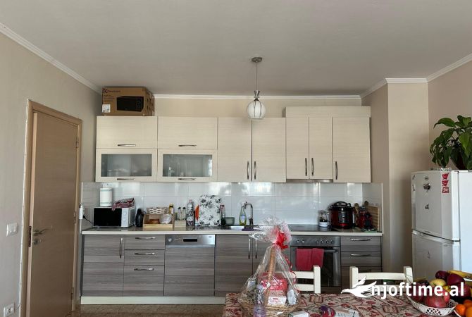 Shtepi me qera Apartament ne Tirane, 2+1, Mobilimi E mobiluar, Pagesa 600  Euro.