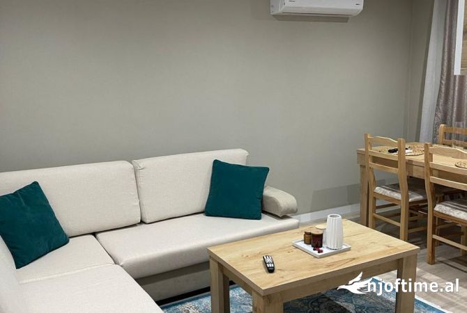 Shtepi me qera Apartament ne Tirane, 1+1, Mobilimi E mobiluar, Pagesa 499  Euro.