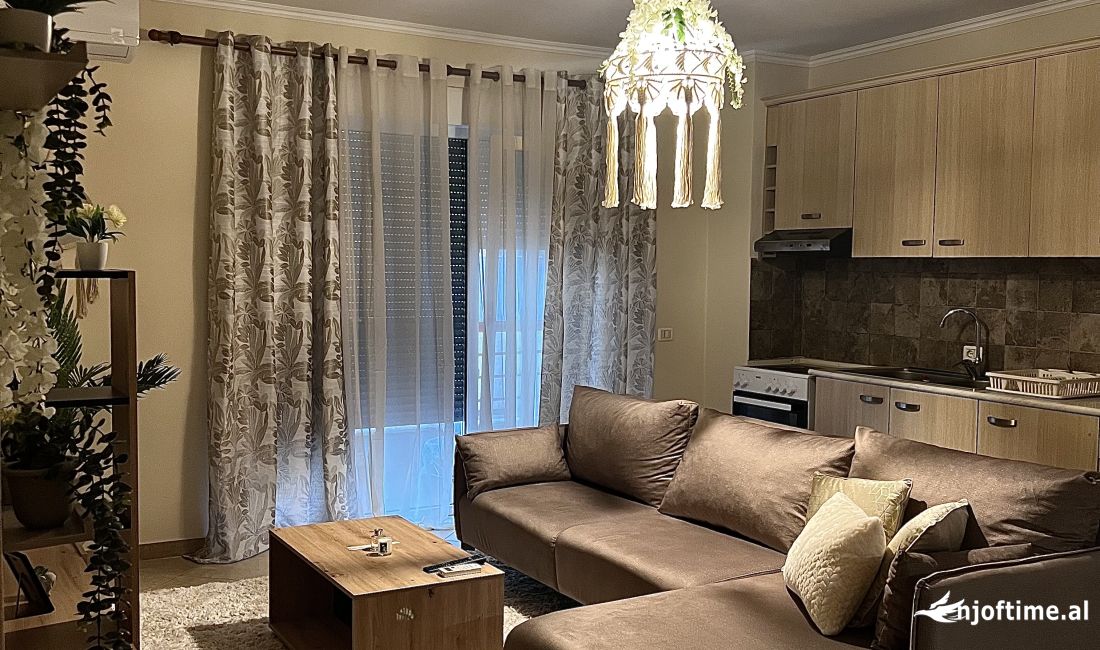 Shtepi me qera Apartament ne Tirane, 2+1, Mobilimi E mobiluar, Pagesa 65,000  Leke.