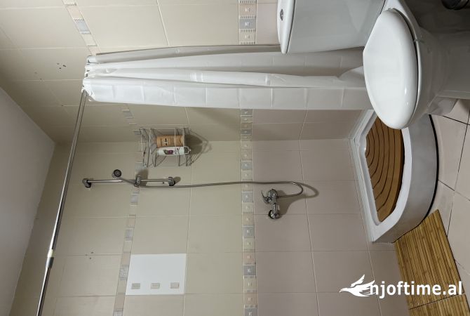 Shtepi me qera Apartament ne Tirane, 2+1, Mobilimi E mobiluar, Pagesa 65,000  Leke.