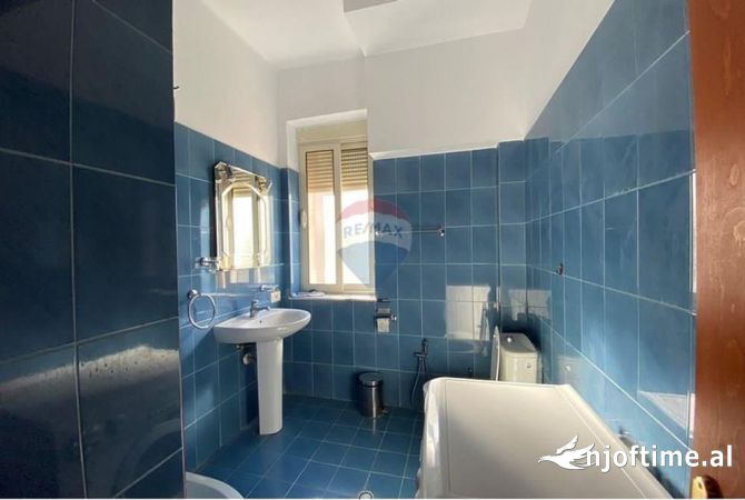 Shtepi me qera Apartament ne Tirane, 1+1, Mobilimi E mobiluar, Pagesa 550  Euro.