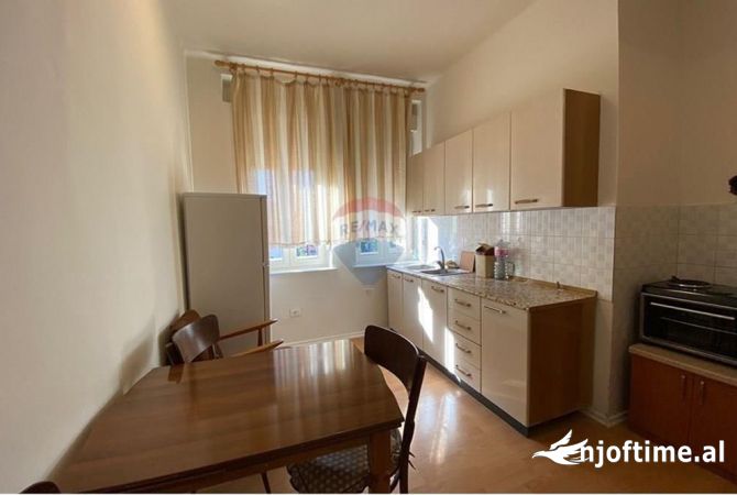 Shtepi me qera Apartament ne Tirane, 1+1, Mobilimi E mobiluar, Pagesa 550  Euro.