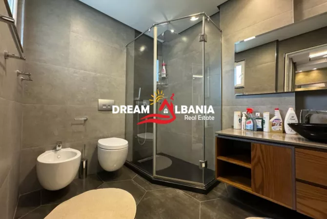 Shtepi ne shitje Apartament ne Tirane, 3+1, Mobilimi E mobiluar, Pagesa 220,000  Euro.