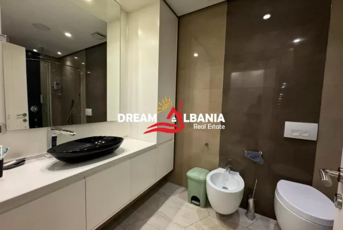 Shtepi ne shitje Apartament ne Tirane, 3+1, Mobilimi E mobiluar, Pagesa 220,000  Euro.