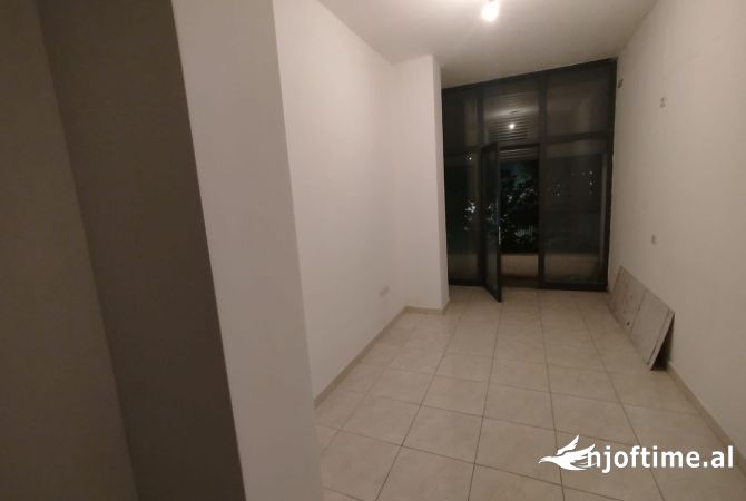 Ambient biznesi me qera 3+1 ne Tirane - 400 Euro