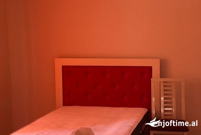 Shtepi ne shitje Apartament ne Tirane, 2+1, Mobilimi E mobiluar, Pagesa 185,000  Euro.