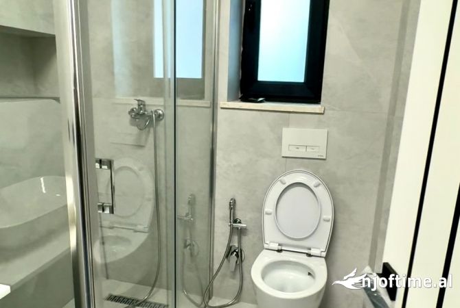 Apartament 65m2 per biznes, prane stadiumit Dinamo