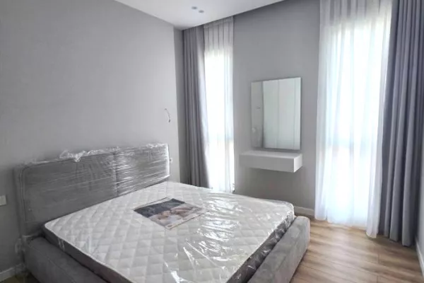 Shtepi me qera Apartament ne Tirane, 1+1, Mobilimi E mobiluar, Pagesa 1,400  Euro.