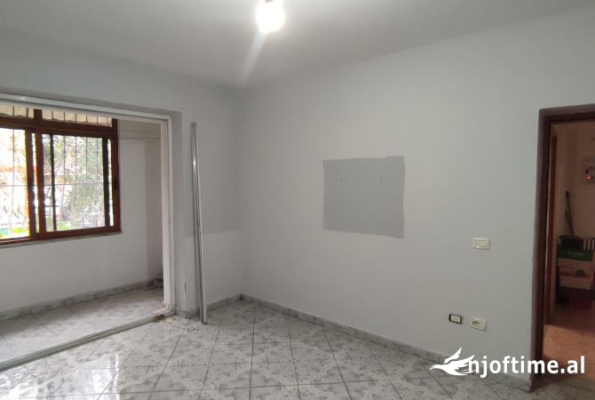 Shtepi me qera 2+1 ne Tirane - 30,000 Leke