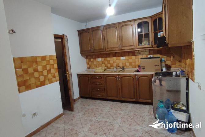 Shtepi me qera Apartament ne Tirane, 2+1, Mobilimi Bosh, pa mobiluar, Pagesa 30,000  Leke.