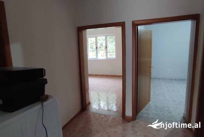 Shtepi me qera 2+1 ne Tirane - 30,000 Leke