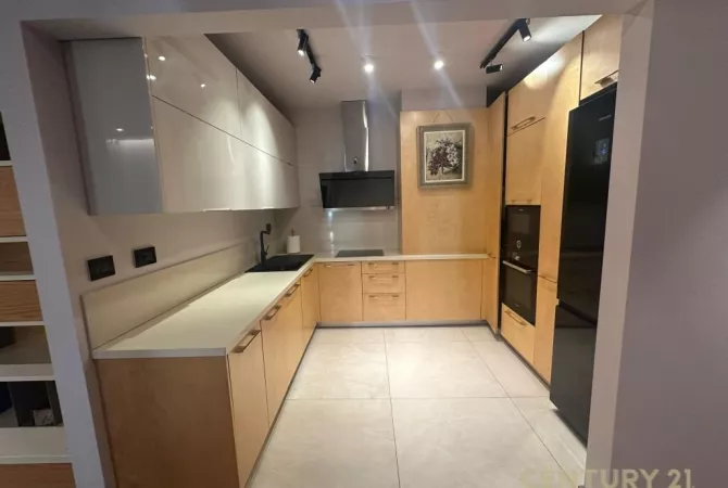 Shtepi me qera Apartament ne Tirane, 2+1, Mobilimi E mobiluar, Pagesa 1,800  Euro.