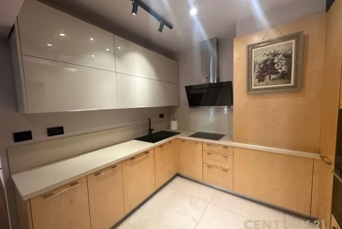 Shtepi me qera Apartament ne Tirane, 2+1, Mobilimi E mobiluar, Pagesa 1,800  Euro.