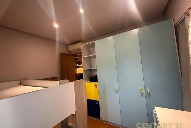 Shtepi me qera Apartament ne Tirane, 2+1, Mobilimi E mobiluar, Pagesa 1,800  Euro.