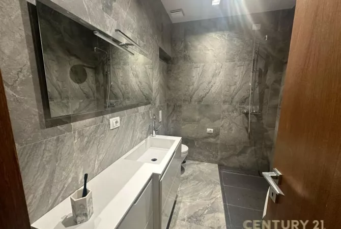 Shtepi me qera Apartament ne Tirane, 2+1, Mobilimi E mobiluar, Pagesa 1,800  Euro.