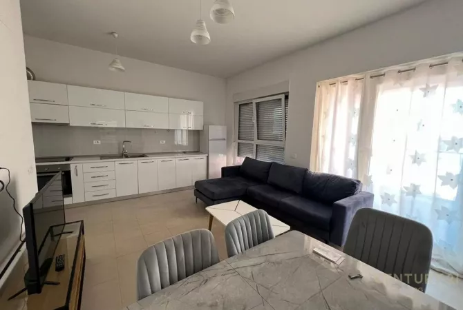 Shtepi me qera Apartament ne Tirane, 2+1, Mobilimi E mobiluar, Pagesa 500  Euro.