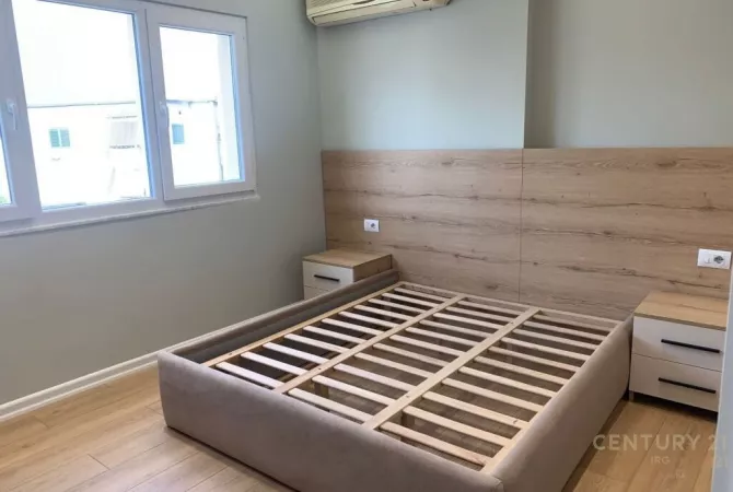 Shtepi me qera Apartament ne Tirane, 2+1, Mobilimi E mobiluar, Pagesa 700  Euro.