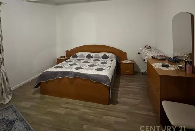 Shtepi me qera Apartament ne Tirane, 3+1, Mobilimi E mobiluar, Pagesa 570  Euro.