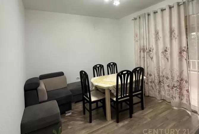 Shtepi me qera Apartament ne Tirane, 3+1, Mobilimi E mobiluar, Pagesa 570  Euro.