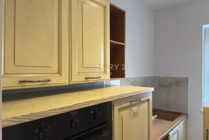 Shtepi me qera Apartament ne Tirane, 2+1, Mobilimi Pjeserisht e mobiluar, Pagesa 650  Euro.