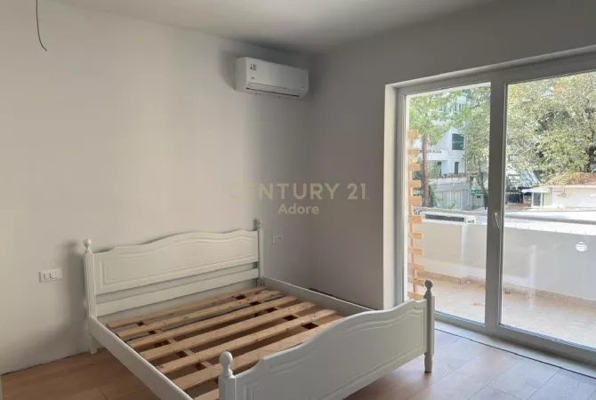 Shtepi me qera Apartament ne Tirane, 2+1, Mobilimi Pjeserisht e mobiluar, Pagesa 650  Euro.