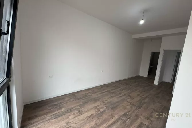 Shtepi me qera Apartament ne Tirane, 2+1, Mobilimi Bosh, pa mobiluar, Pagesa 600  Euro.