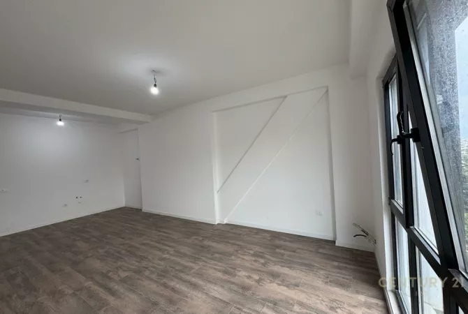 Shtepi me qera Apartament ne Tirane, 2+1, Mobilimi Bosh, pa mobiluar, Pagesa 600  Euro.