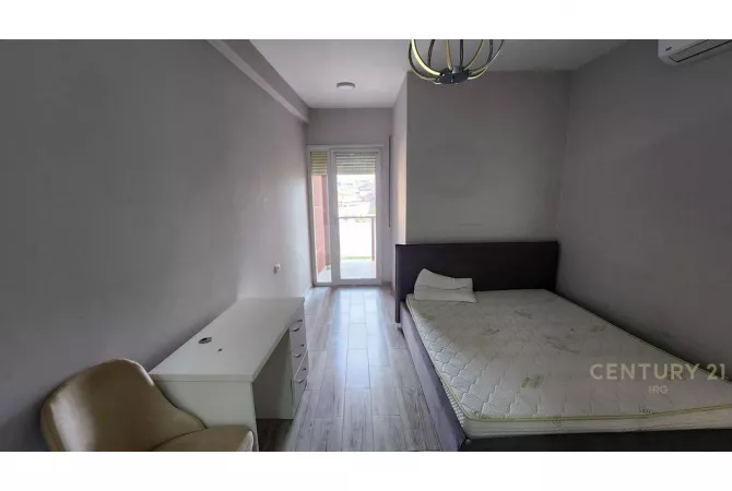 Shtepi me qera Apartament ne Tirane, 2+1, Mobilimi E mobiluar, Pagesa 640  Euro.