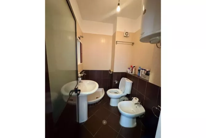 Shtepi me qera Apartament ne Tirane, 2+1, Mobilimi E mobiluar, Pagesa 550  Euro.