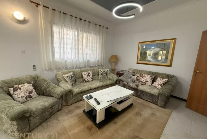 Shtepi me qera 2+1 ne Tirane - 680 Euro