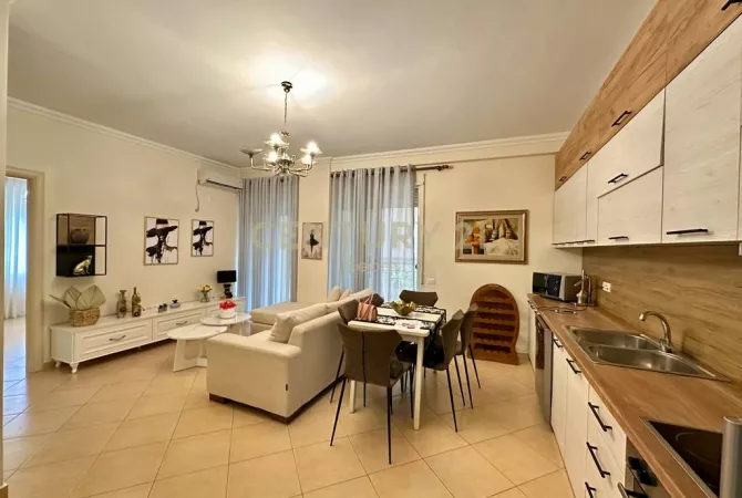 Shtepi me qera Apartament ne Tirane, 3+1, Mobilimi E mobiluar, Pagesa 750  Euro.