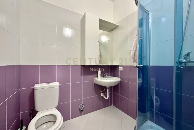 Shtepi me qera Apartament ne Tirane, 3+1, Mobilimi E mobiluar, Pagesa 750  Euro.
