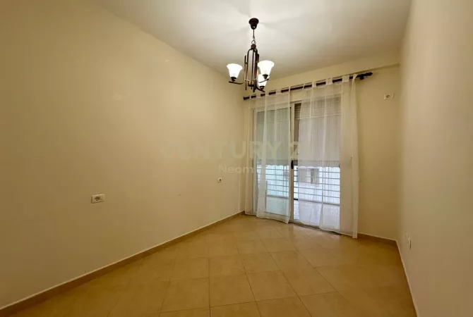Shtepi me qera Apartament ne Tirane, 3+1, Mobilimi E mobiluar, Pagesa 750  Euro.