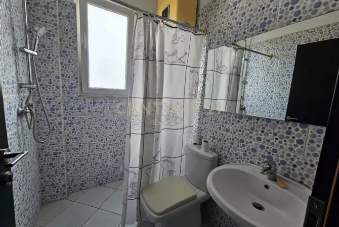 Shtepi me qera Apartament ne Tirane, 2+1, Mobilimi E mobiluar, Pagesa 500  Euro.