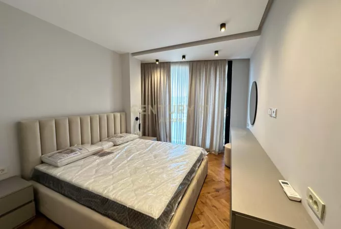 Shtepi me qera Apartament ne Tirane, 3+1, Mobilimi E mobiluar, Pagesa 2,200  Euro.